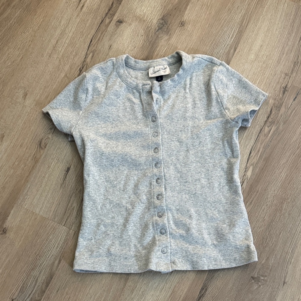 Universal Thread Light Gray Button-Up Blouse